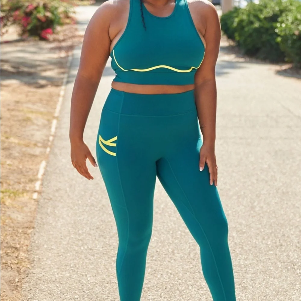 Fabletics Blare Cross Back Sports Bra - Picture 10 of 12